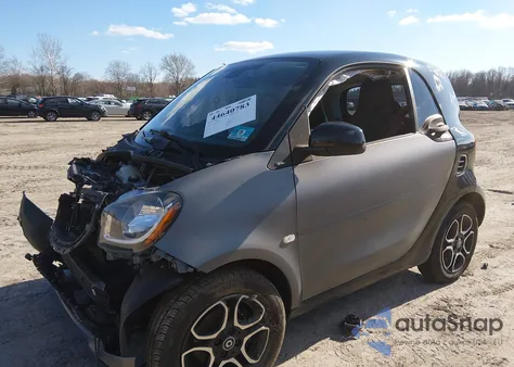 2017 Smart Fortwo Prime z USA, uszkodzony, nr VIN WMEFJ5DA6HK171425
